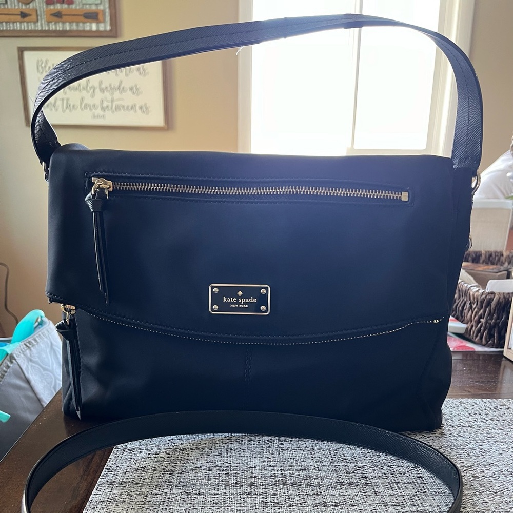 Black cross body bag. Excellent condition!!